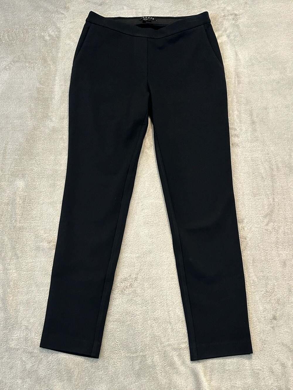 Theory Dress Pants Size 4 Black Pull-On Stretch Slim Ankle Trousers